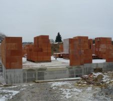 Debut d'élévation des murs de 5 rangé de brique