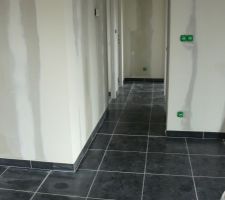 Pose et fin du carrelage cosmica nero