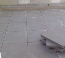 Pose des sols en cours!