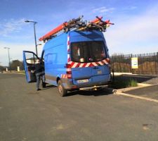 ERDF arrive afin de brancher le compteur de chantier.