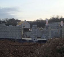 Vue ext&eacute;rieur(du jardin qui reste un chantier pour le moment ^^), de l'angle cass&eacute; s&eacute;jour.