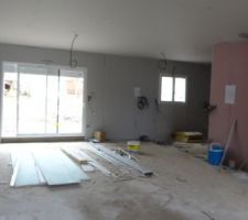 Vue sur le salon et début cuisine