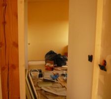 La chambre de la benjamine n'a pas avancé,nous attendons le raccordement du poele pour finir le placo ... nous déménageons dans 15 jours ...
