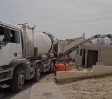 Youpi, on coule la dalle du 1er &eacute;tage. Magnifique camion :)