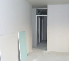 Couloir qui mène aux chambres des enfants