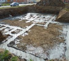 Les fondations (devant le garage)