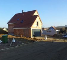 Ca y est les branchements entre la rue et la maison sont finis, ainsi que l'accès garage   entrée.