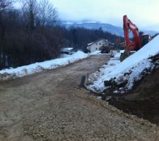 Le terrassement est fini ! La fin a &eacute;t&eacute; rude car la m&eacute;t&eacute;o n'a pas &eacute;t&eacute; avec nous !! le chemin est engorg&eacute; d'eau...