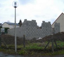 Ce samedi ou ne faisions nos commissions , nous croisons une de nos future voisine "alors , &ccedil;a y es les ma&ccedil;ons sont &agrave; votre maison aujourd'hui"