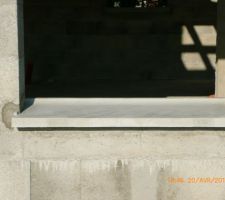 Les contours des appuis de fenêtre ont été terminés