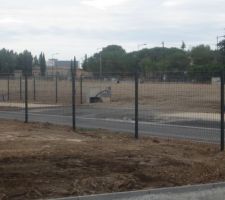 Terrain grillag&eacute;