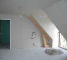 Les vacances d'&eacute;t&eacute; pass&eacute;e c'est la reprise du chantier et le montage des cloisons