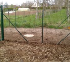 Jardin clôturé ! Petit portillon pour accès au jardin