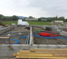 PREPARATION DES RESEAUX ASSAINISSEMENT ET GAINES ELECTRIQUES-EAU DANS LE VIDE SANITAIRE ENCORE ACCESSIBLE FACILEMENT