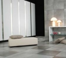 Salle de bain enfant - m&eacute;lange de gris clair et fonc&eacute;