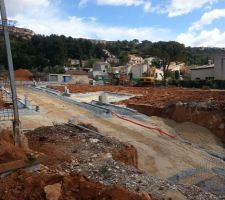 Notre terrain est celui qui li&eacute; au second compteur cot&eacute; droit de l'all&eacute;e centrale