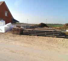 Livraison des &eacute;l&eacute;ments de la dalle.