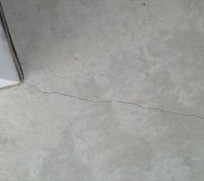 Fissure sur la chape liquide