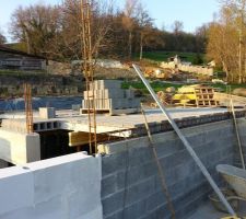 Pose des poutrelles et hourdis - plafond de la cave / plancher du garage