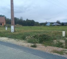 On peut pas le rater le poteau, bah oui !!!