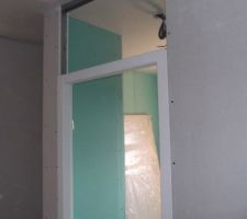 Porte de la salle de bain des enfants