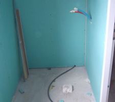 Douche à l'italienne de la suite parentale