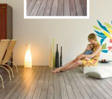 Salle de bain étage : Teck gris, pont de bateau. Nous avons choisi le modèle stratifié "Lagune" de Quick-Step.