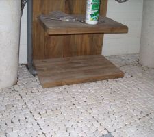 Autour des vasques et du meuble en teck