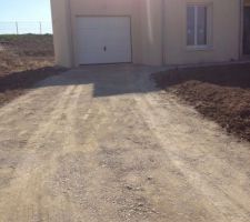 All&eacute;e menant au garage