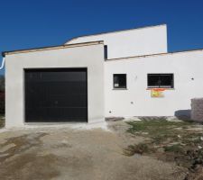 Vue sur le garage et cellier/cuisine