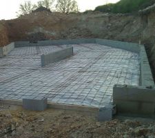 Pr&eacute;paration de la surface. Le polyane est pos&eacute;