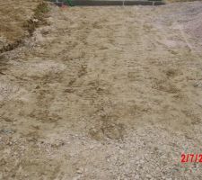 Le tout venant de l'acc&egrave;s est pass&eacute; dans le garage !!!!!