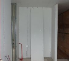 Le placard dans le couloir du 1er
