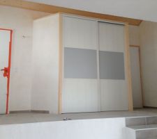 Placard du hall d'entr&eacute;e