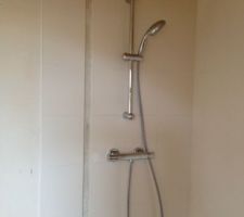 Douche SDB Etage (manque la frise verticale de carrelage)