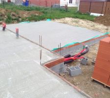 La dalle du garage : beton   film étanche   gravier
