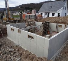 Mise en place de la poutre et coffrage du garage