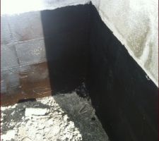 Enduit bitumeux pour islotation vide sanitaire