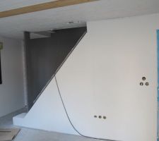 La couleur du mur de la montée d'escalier
