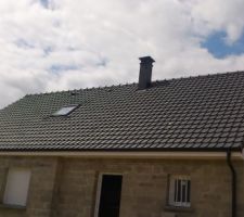 Vue d'ensemble....On y voit de nouveau le conduit cheminée et gouttiere