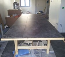 Mon petit délire avec le reste de parquet sur une table neuve... c'est comme avec ma guitare, ma basse ou mon piano j'ai toujours envie de mélanger les genres et créer quelque chose.