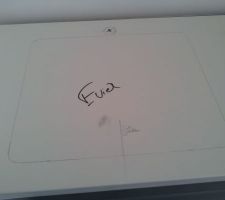 J'avais qu'une lame de scie sauteuse alors j'ai prié pour qu'elle casse pas.
