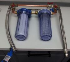 L'eau je vais pas la boire... alors on va se contenter de çà pour filtrer l'eau. quand pensez vous car y a des commerciaux qui nous courent après avec des systèmes coûteux. hors l'eau est déjà très cher et maxi traité d'après le fournisseur qui annonce dépollution et j'en passent des lignes qui justifient une facturation. alors qui ment ? quand je pense à certains pays qui galèrent pour avoir de l'eau, je ferai pas plus de chichi que ce simple luxe de filtrer un peu de calcaire. à suivre.