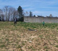 Le jour on a signé chez le notaire petit détour sur le terrain.