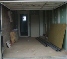 Garage avec vue sur cellier