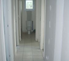 Couloir avec WC
