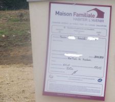 Notre panneau de construire, on l'a accrocher fièrement :-)