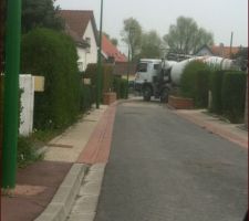 Pas &eacute;vident avec une rue si &eacute;troite