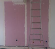 Plaque feu, devant le futur po&ecirc;le &agrave; bois.