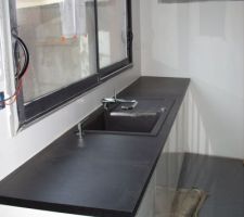 Le plan de travail lavage est en place